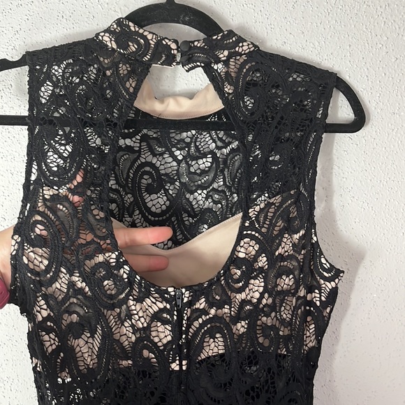 Windsor black lace and silk formal no sleeve mini dress with cut out Sz M - Picture 7 of 9
